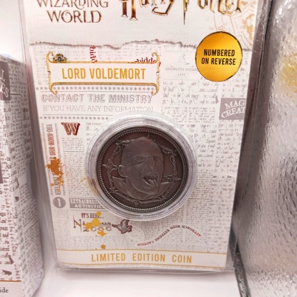 Harry Potter Limited Edition Knight Bus Medallion + Lord Voldemort Coin New - Picture 11 of 12
